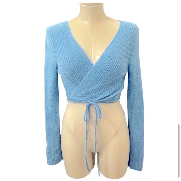 🚫SOLD🚫 NWOT Baby blue fuzzy wrap sweater sz L - Picture 3 of 7